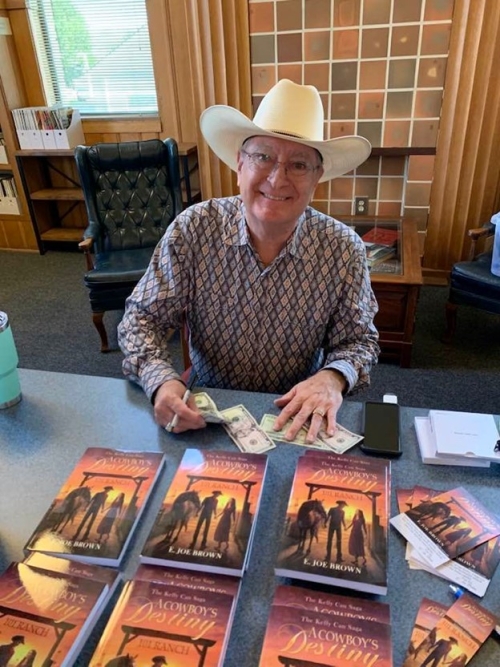(8/27/2022) E. Joe Brown signing his new novel at the Cushing Public Library
